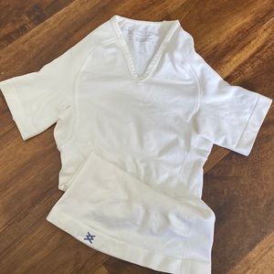 Equmen Core Precision Compression WHITE V-Neck